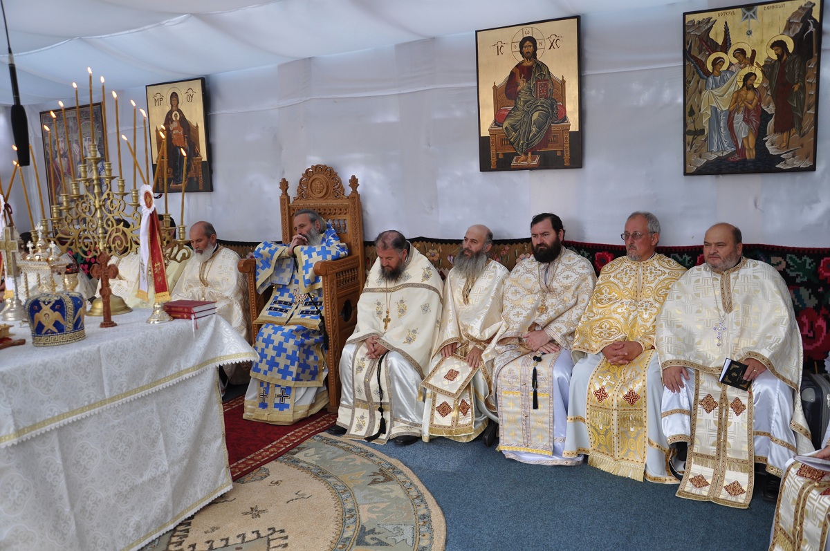 Biserica parohiei Cuiejdiu-Gârcina, resfințită de IPS Mitropolit Teofan