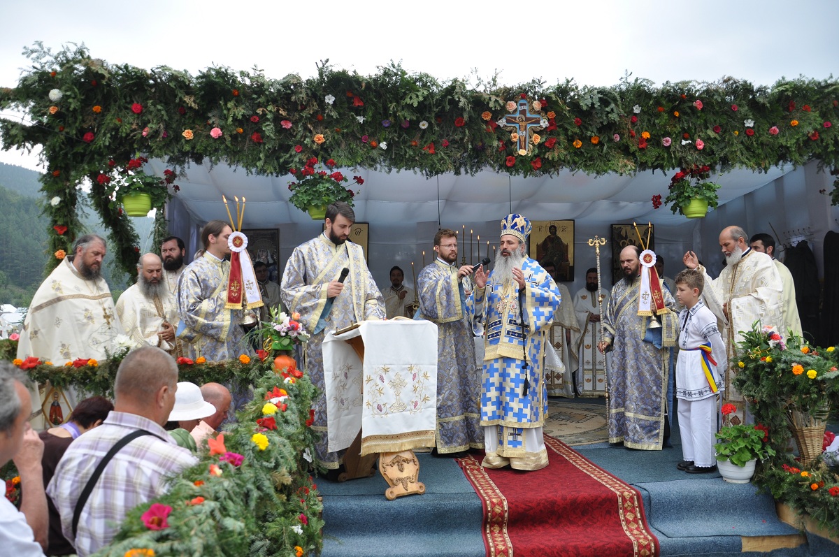 Biserica parohiei Cuiejdiu-Gârcina, resfințită de IPS Mitropolit Teofan