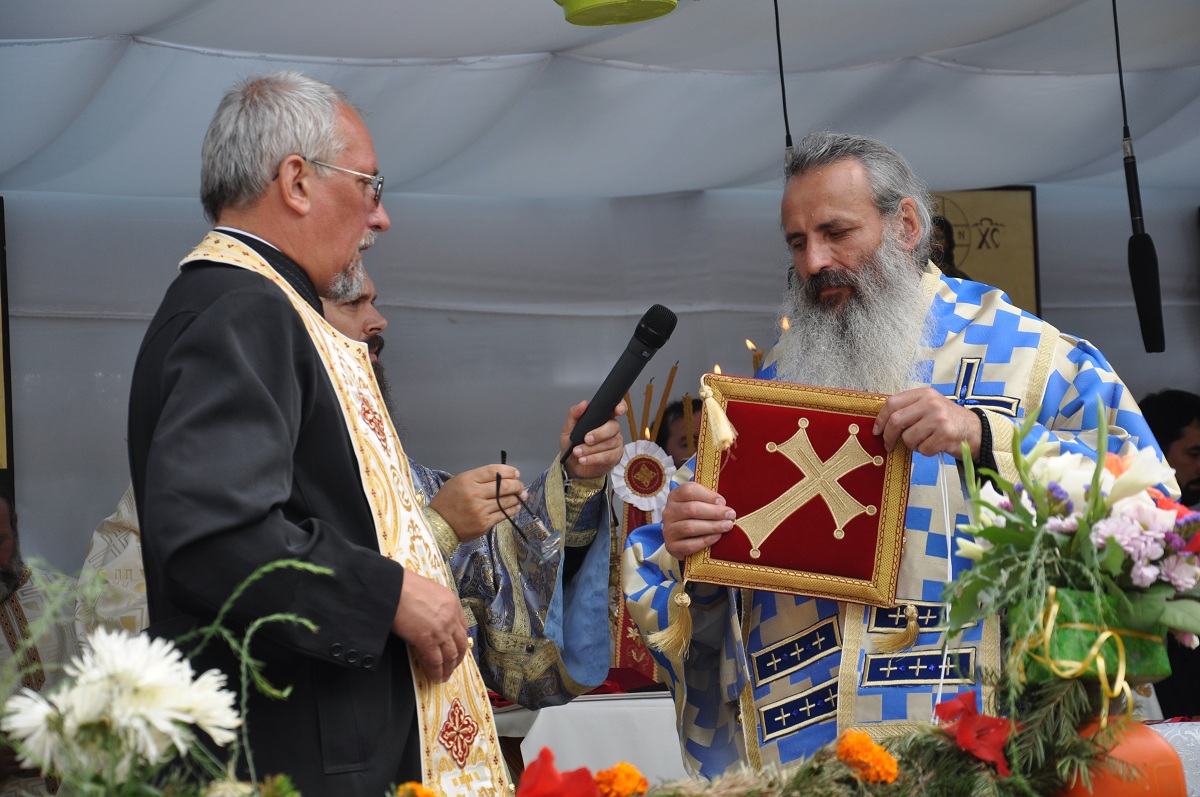 Biserica parohiei Cuiejdiu-Gârcina, resfințită de IPS Mitropolit Teofan