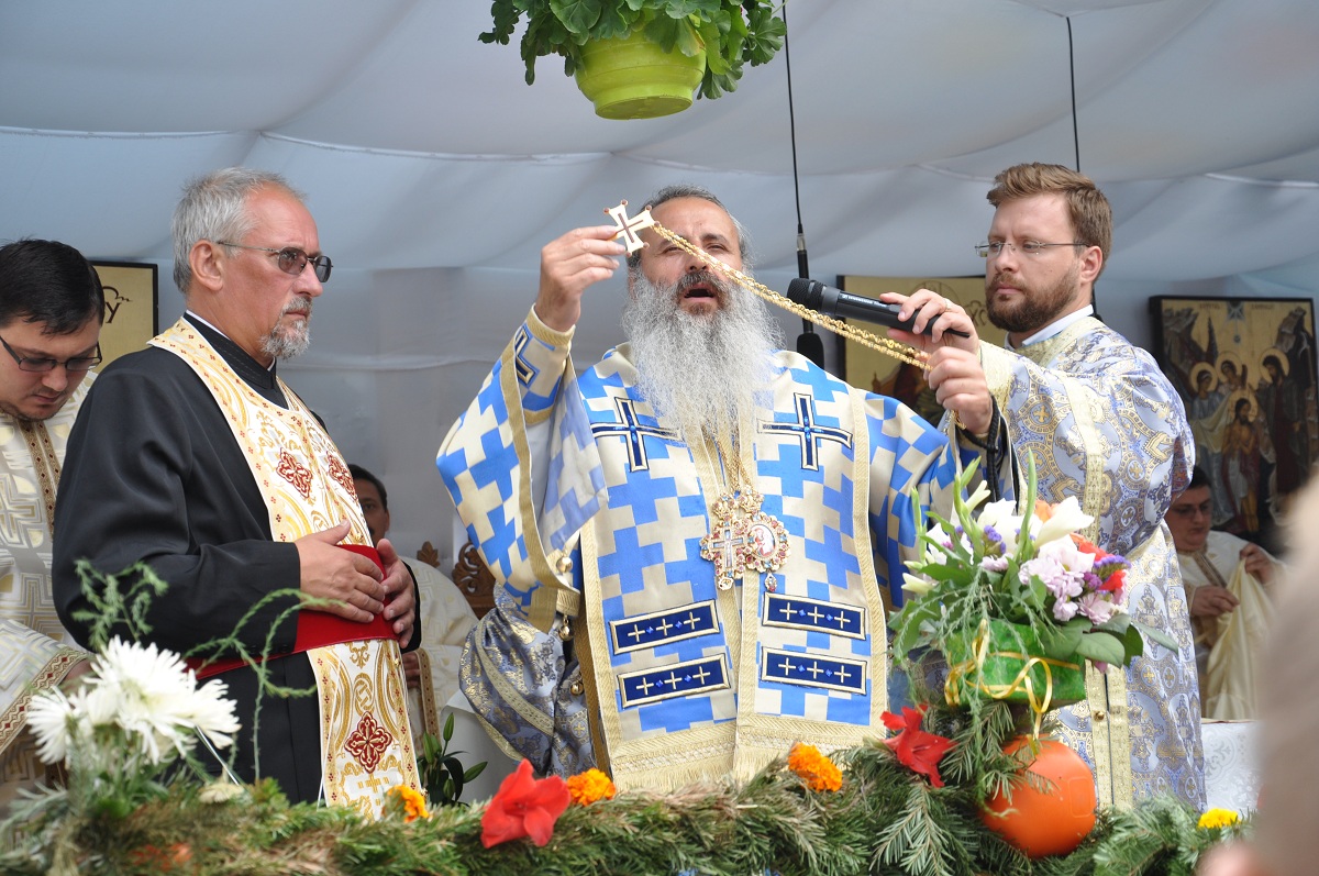 Biserica parohiei Cuiejdiu-Gârcina, resfințită de IPS Mitropolit Teofan