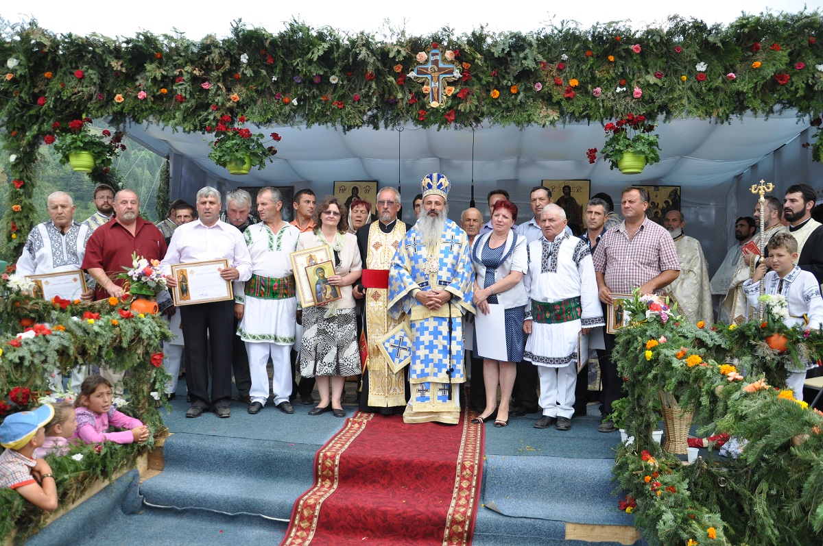 Biserica parohiei Cuiejdiu-Gârcina, resfințită de IPS Mitropolit Teofan