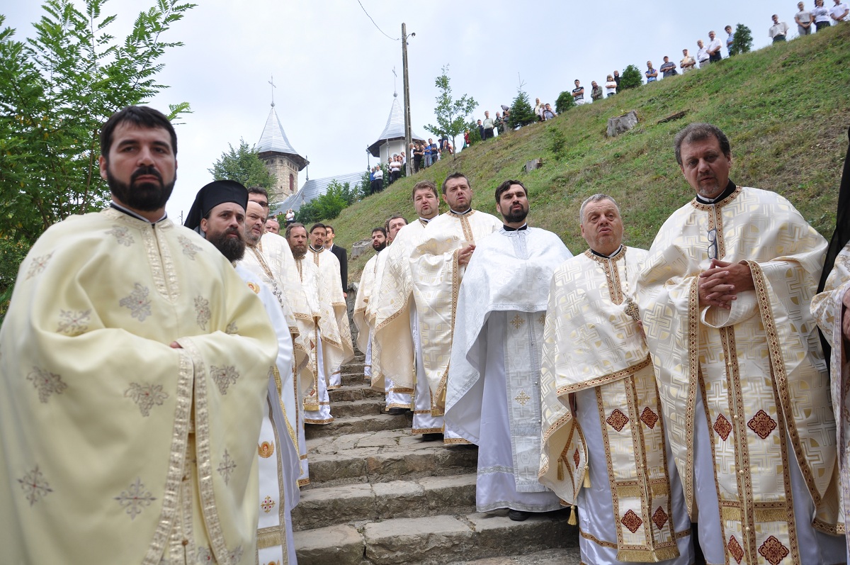 Biserica parohiei Cuiejdiu-Gârcina, resfințită de IPS Mitropolit Teofan