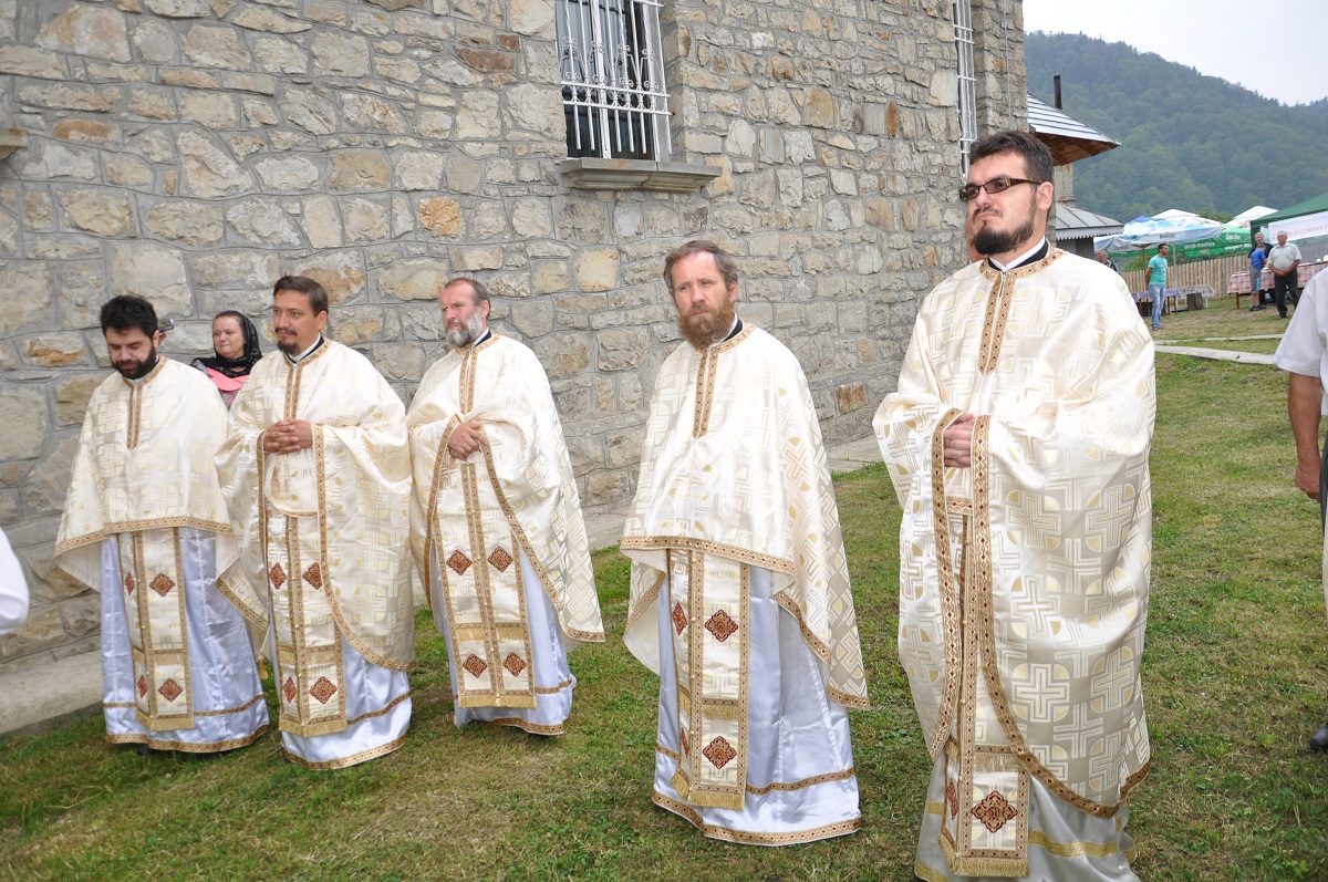 Biserica parohiei Cuiejdiu-Gârcina, resfințită de IPS Mitropolit Teofan