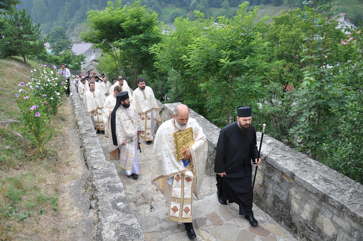 Biserica parohiei Cuiejdiu-Gârcina, resfințită de IPS Mitropolit Teofan
