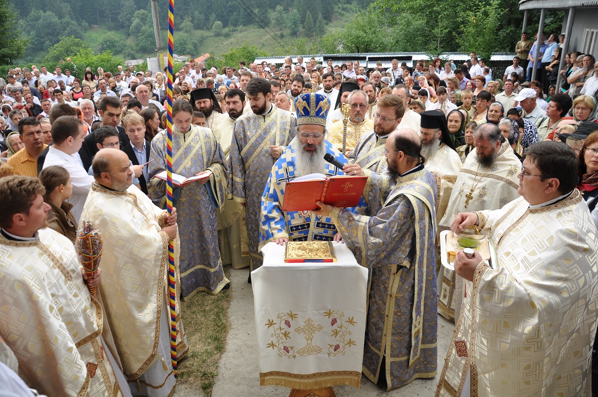 Biserica parohiei Cuiejdiu-Gârcina, resfințită de IPS Mitropolit Teofan