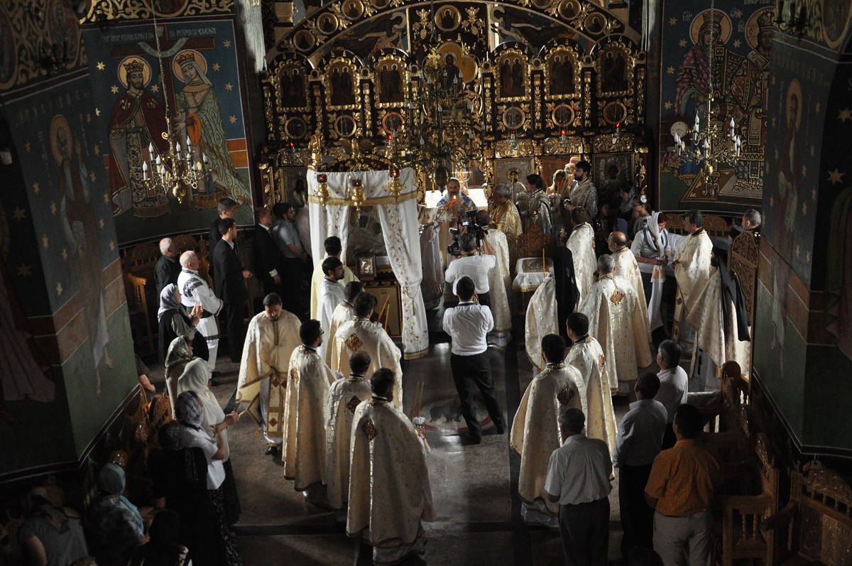 Biserica parohiei Cuiejdiu-Gârcina, resfințită de IPS Mitropolit Teofan