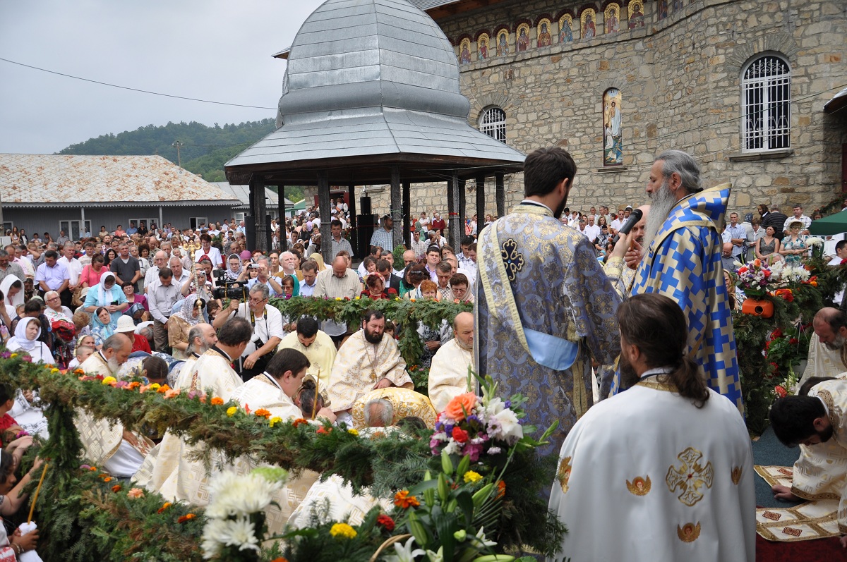 Biserica parohiei Cuiejdiu-Gârcina, resfințită de IPS Mitropolit Teofan