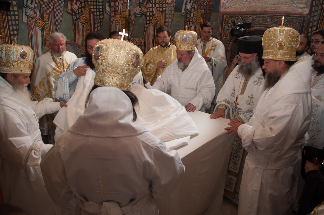 Patru ierarhi au resfinţit Mănăstirea Moldoviţa