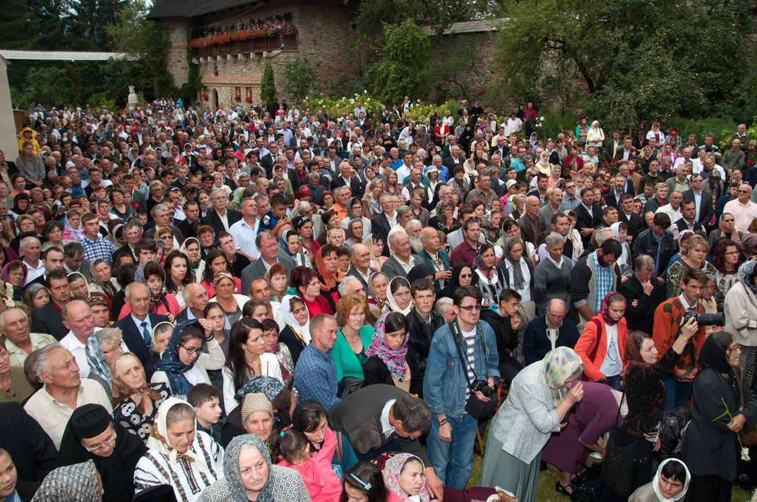 Patru ierarhi au resfinţit Mănăstirea Moldoviţa
