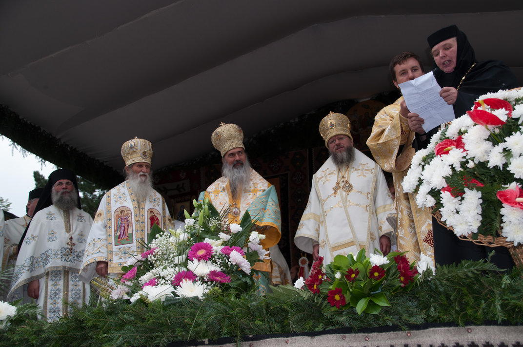 Patru ierarhi au resfinţit Mănăstirea Moldoviţa