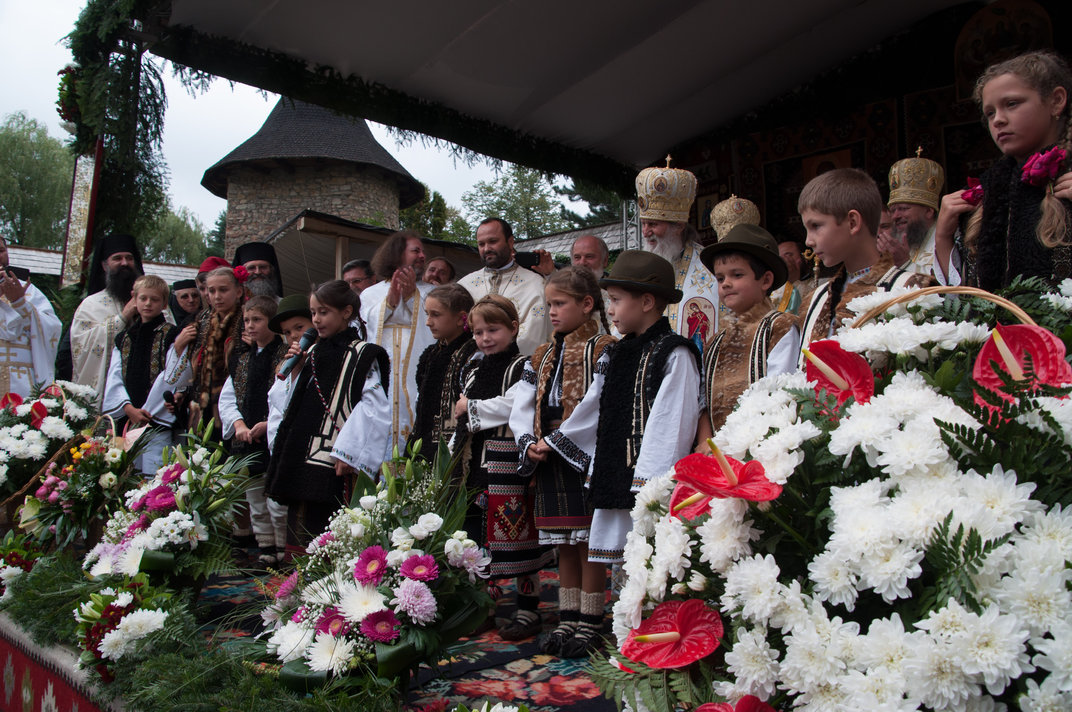Patru ierarhi au resfinţit Mănăstirea Moldoviţa