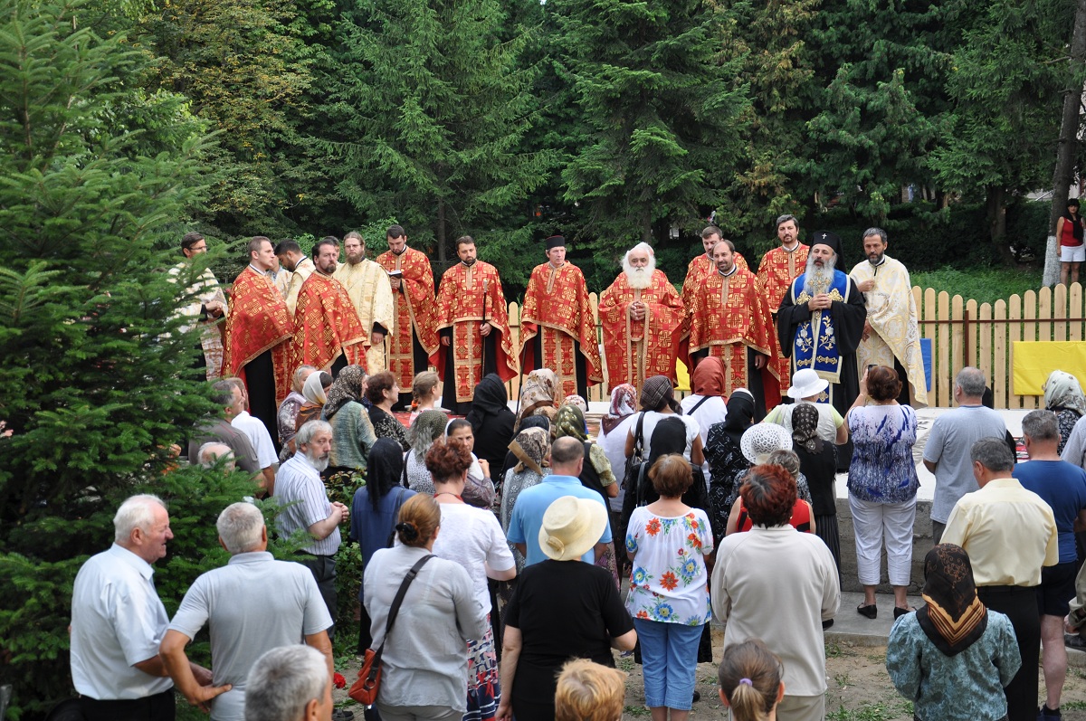 Sfințire de loc de biserică oficiată de IPS Mitropolit Teofan la Bălțătești