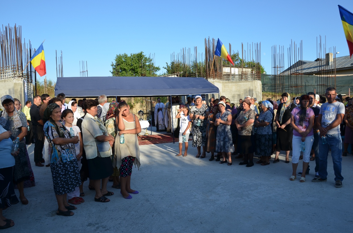 Sfinţire de biserică şi de casă socială în parohia Rediu Scânteii
