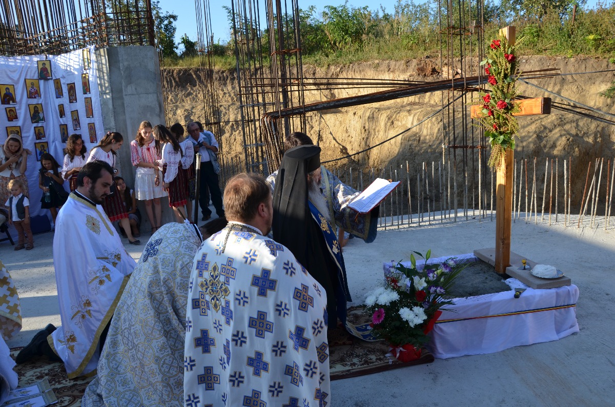 Sfinţire de biserică şi de casă socială în parohia Rediu Scânteii