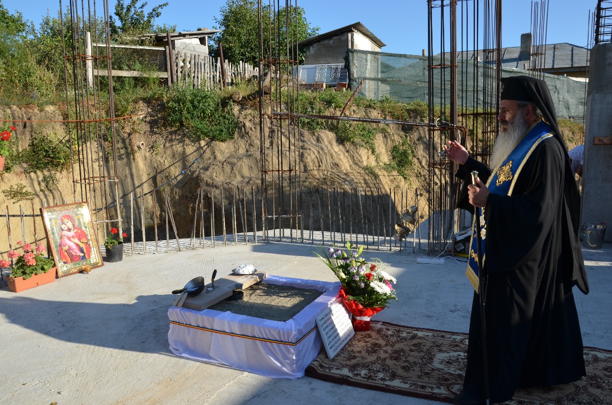 Sfinţire de biserică şi de casă socială în parohia Rediu Scânteii