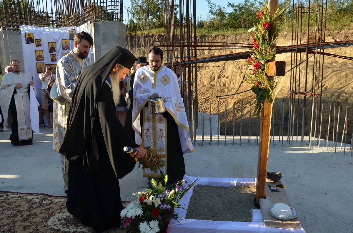 Sfinţire de biserică şi de casă socială în parohia Rediu Scânteii