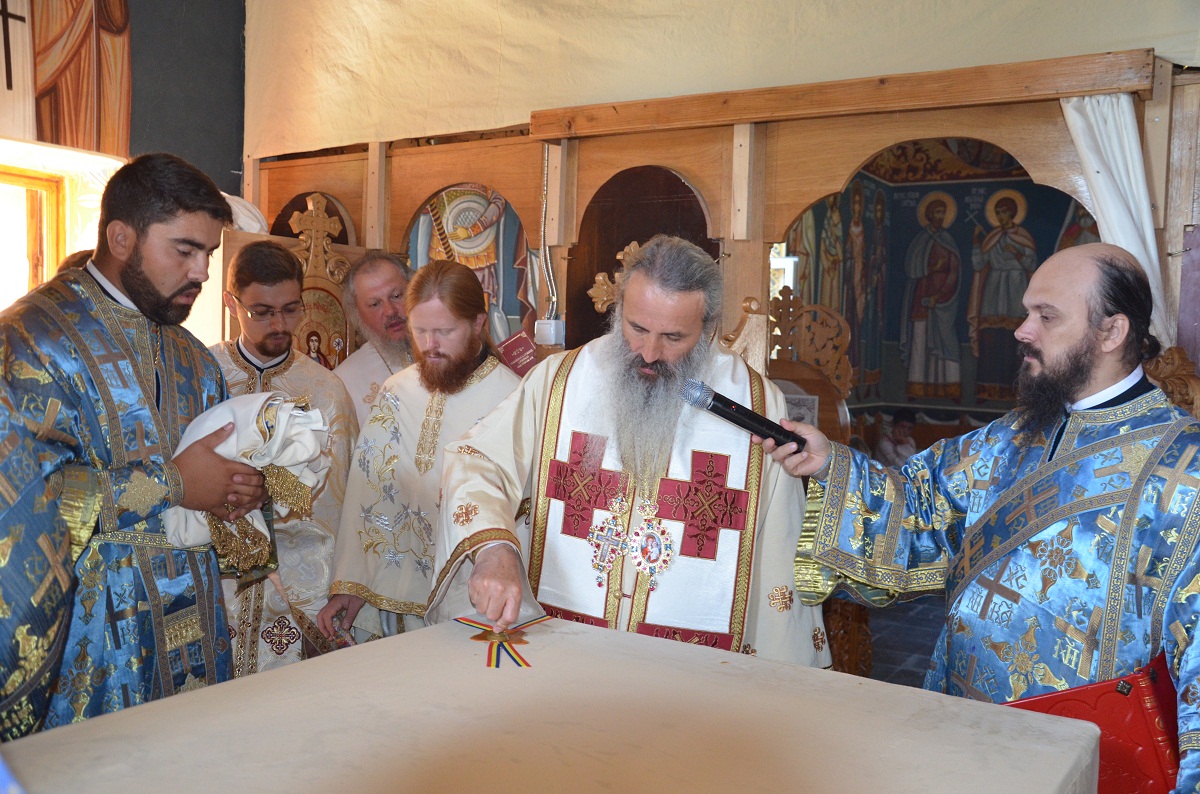 Sfinţire de biserică şi de casă socială în parohia Rediu Scânteii