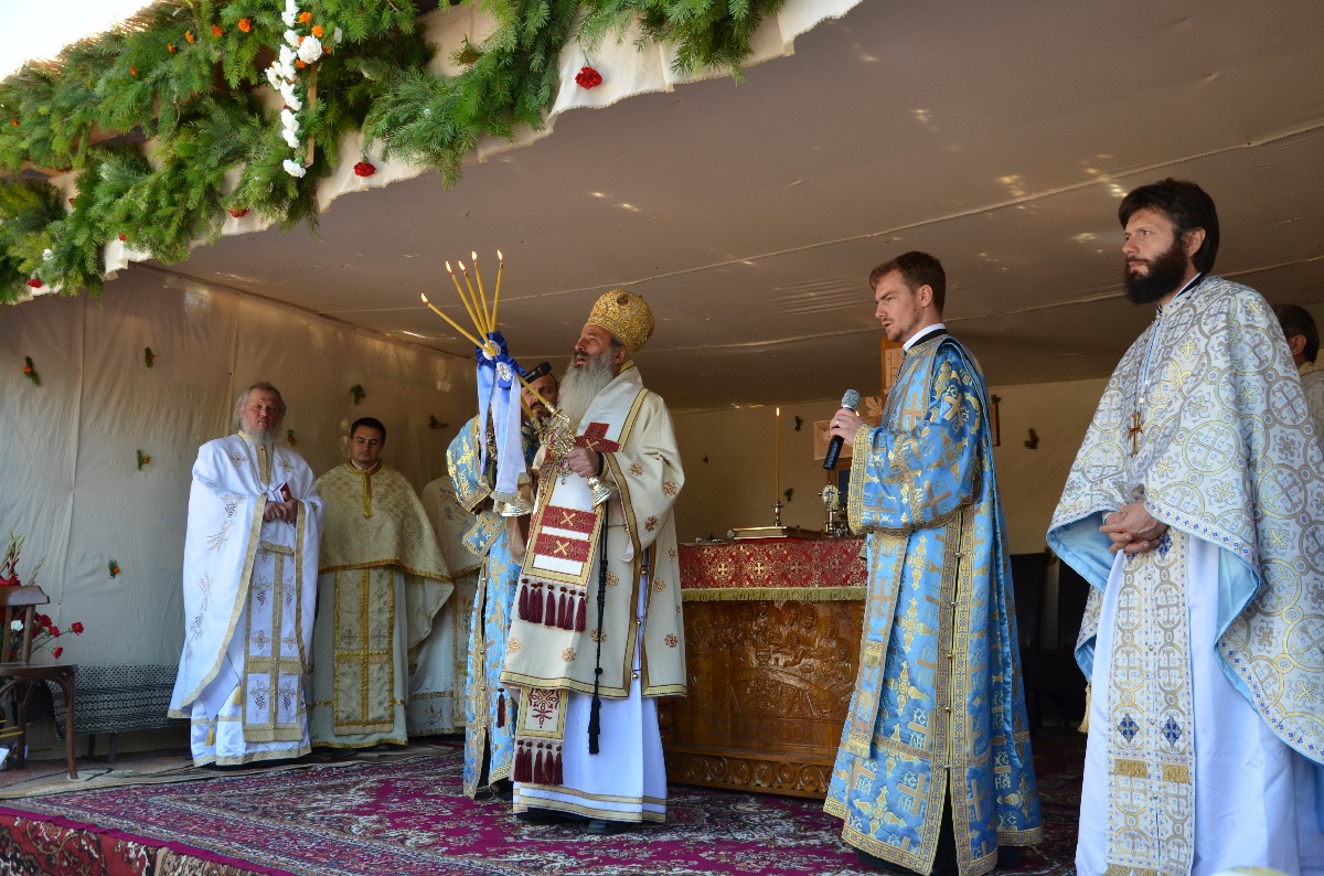 Sfinţire de biserică şi de casă socială în parohia Rediu Scânteii