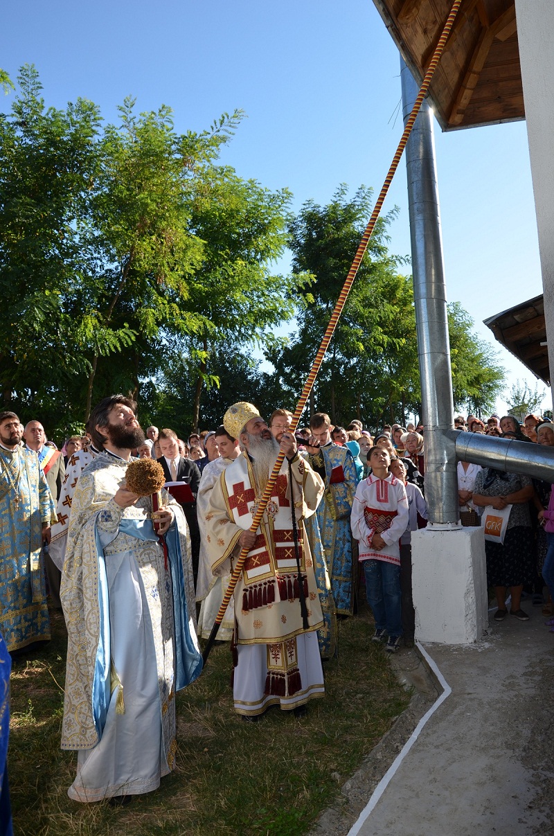 Sfinţire de biserică şi de casă socială în parohia Rediu Scânteii