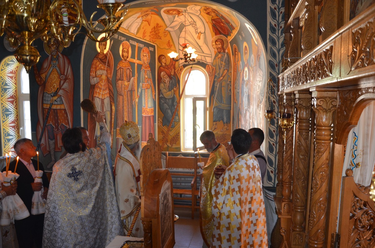 Sfinţire de biserică şi de casă socială în parohia Rediu Scânteii