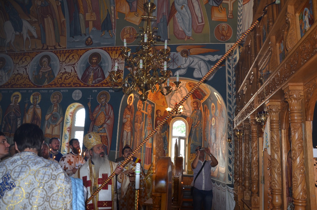 Sfinţire de biserică şi de casă socială în parohia Rediu Scânteii