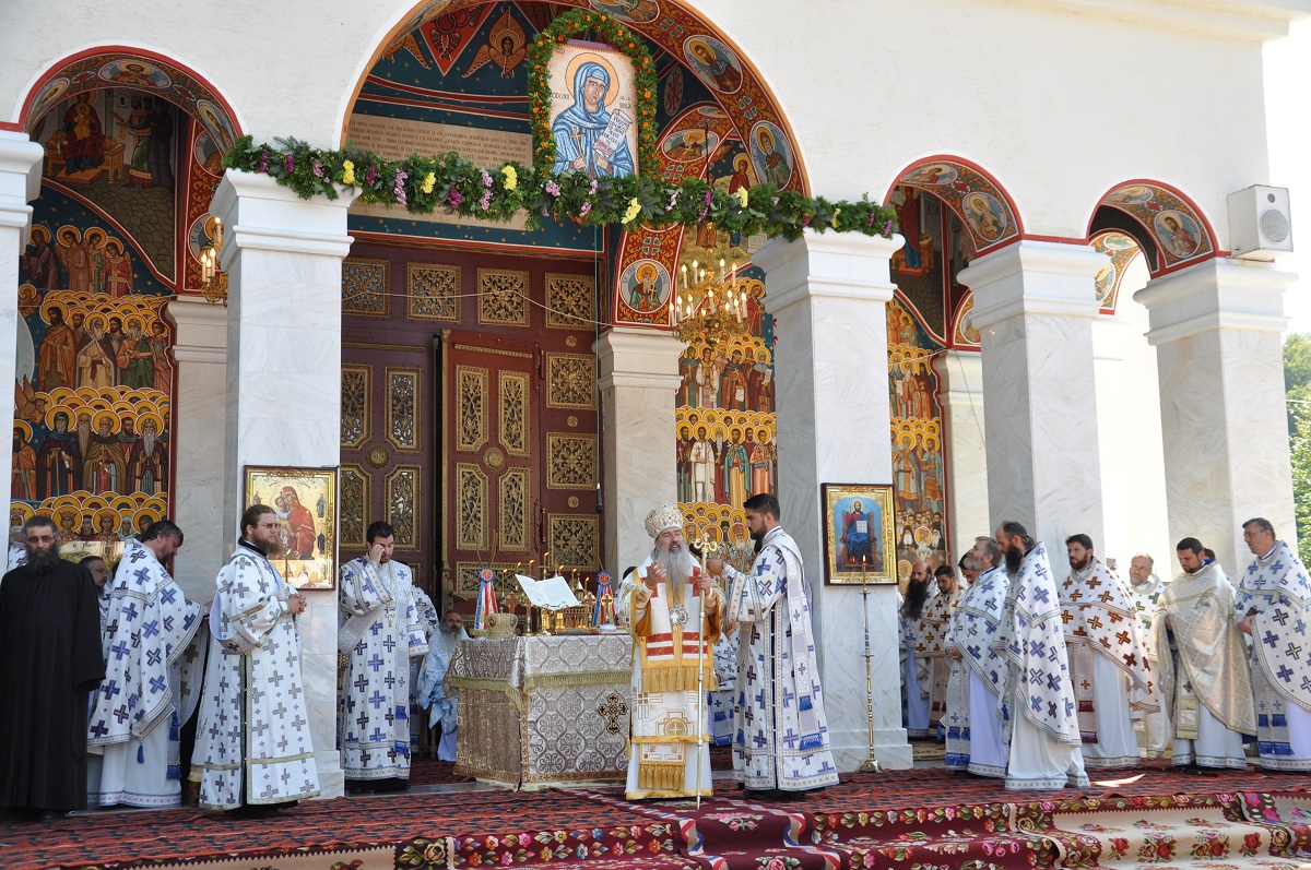 IPS Teodosie, la hramul Mănăstirii Sihăstria: „Sfânta Teodora este cea mai aleasă dintre sfinții cuvioși ai țării noastre”