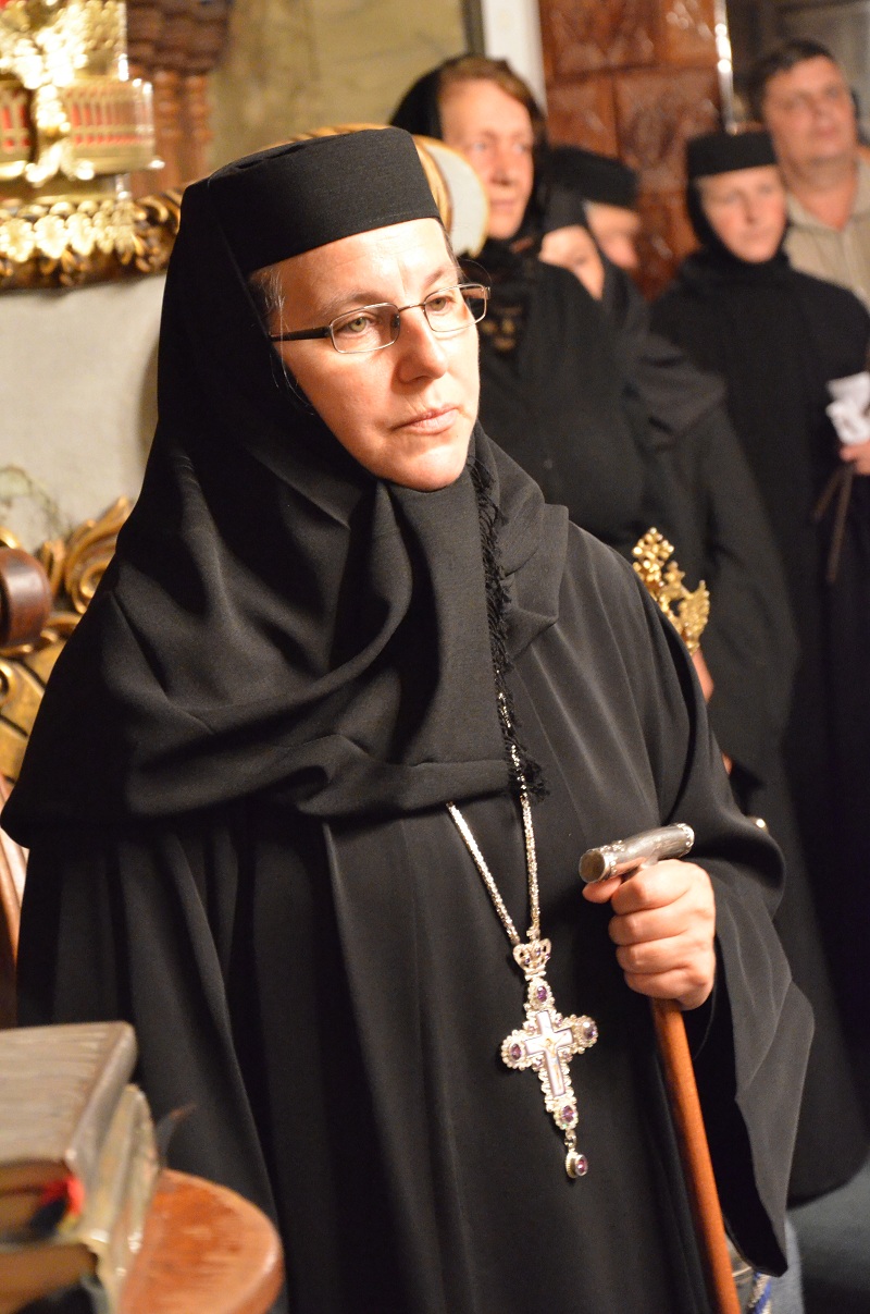 Moaştele Sfântului Cuvios Iosif, aşezate spre închinare la Mănăstirea Văratec