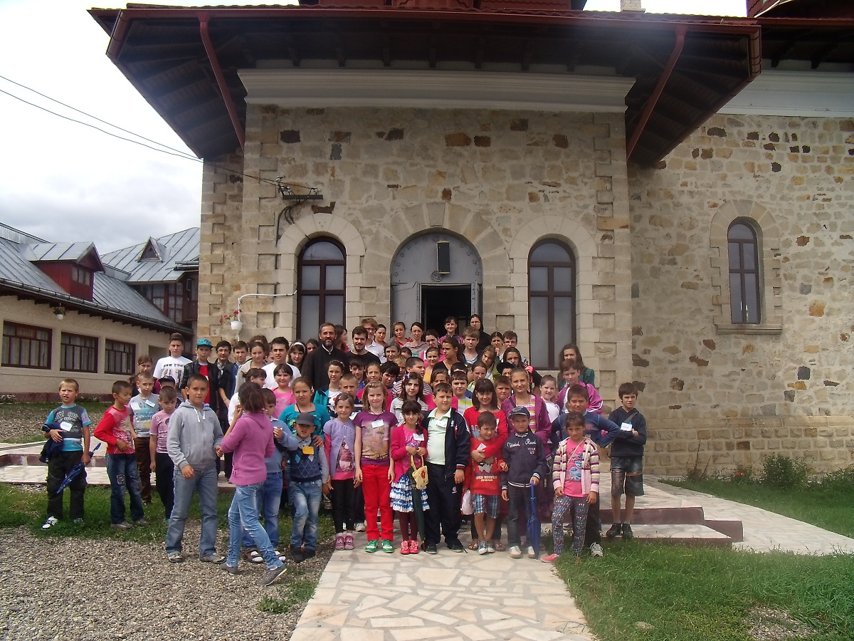 Tabăra de creație „Dăruind vei dobândi”, la parohia Filioara din Târgu Neamț