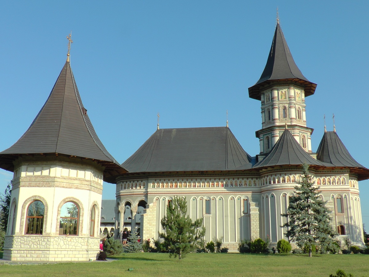 Liturghie arhierească la hramul Mănăstirii Cămârzani