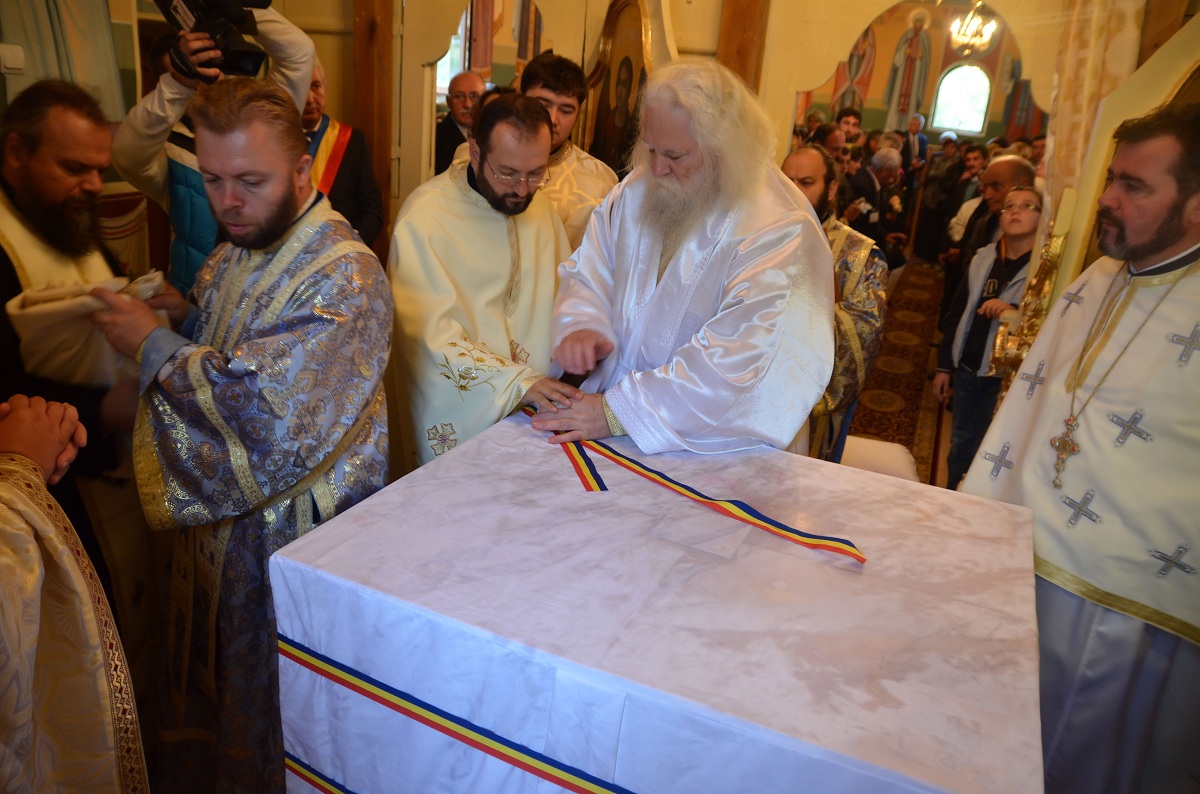 Resfinţirea bisericii parohiei Ulmi-Belceşti