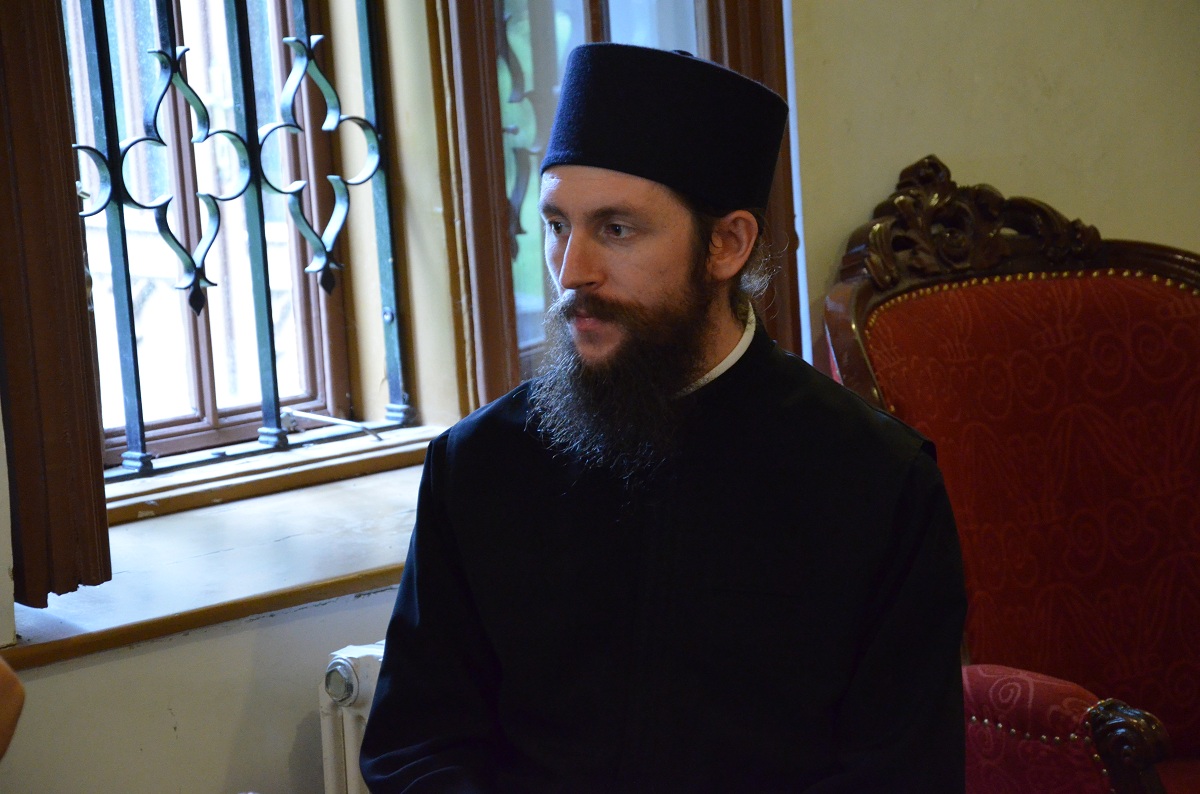 Arhim. Damaschin Luchian: „Părintele duhovnicesc nu trebuie să-i conducă pe ucenici la sine însuşi, ci la Dumnezeu“