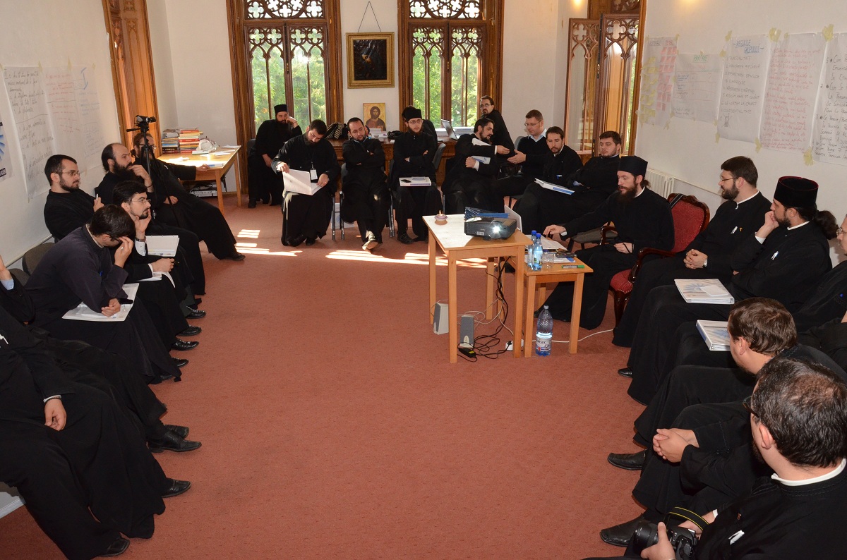 Arhim. Damaschin Luchian: „Părintele duhovnicesc nu trebuie să-i conducă pe ucenici la sine însuşi, ci la Dumnezeu“