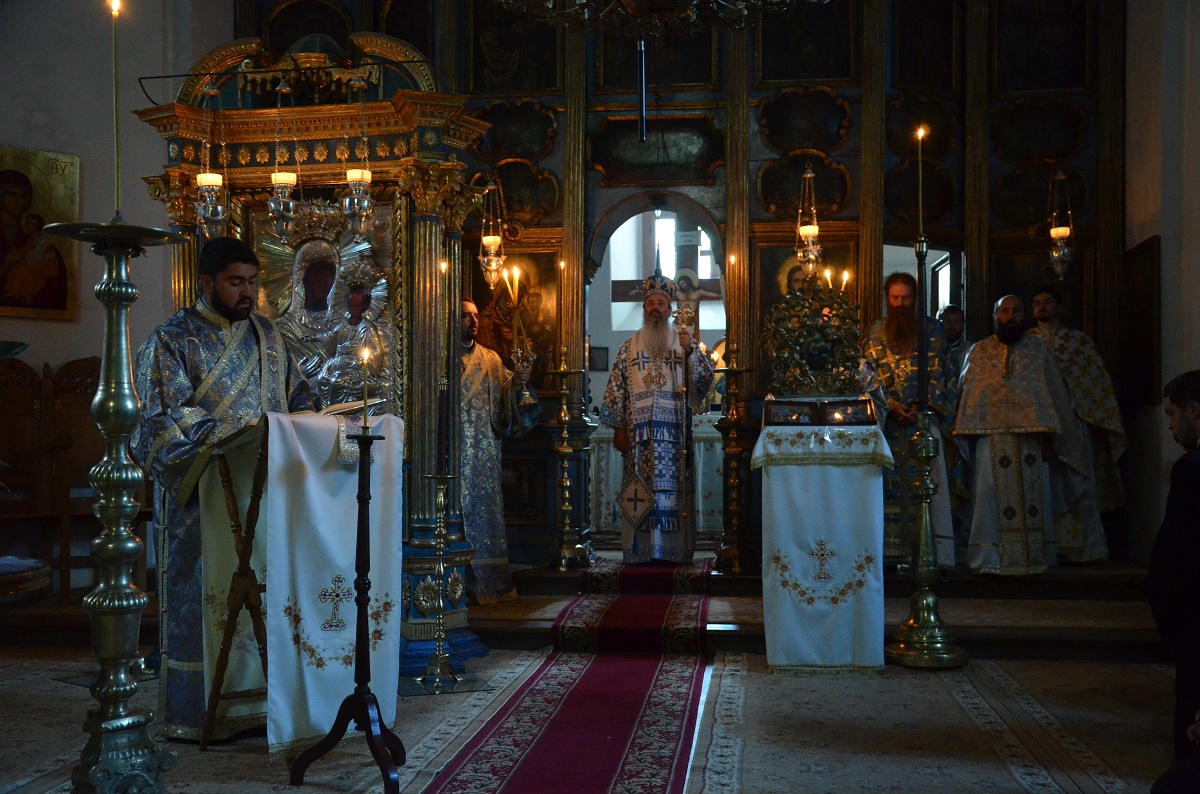 IPS Mitropolit Teofan a fost prezent miercuri în mijlocul tinerilor preoți participanți, săvârșind Sfânta Liturghie în biserica Mănăstirii Miclăușeni Pr. Vasile Gavrilă și pr. Constantin Coman, prezenți la atelierul de formare de la Miclăușeni