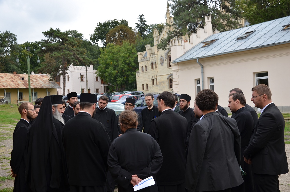 Pr. Vasile Gavrilă și pr. Constantin Coman, prezenți la atelierul de formare de la Miclăușeni Pr. Vasile Gavrilă și pr. Constantin Coman, prezenți la atelierul de formare de la Miclăușeni