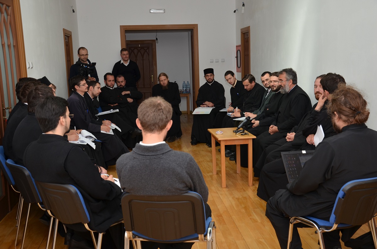 Pr. Vasile Gavrilă și pr. Constantin Coman, prezenți la atelierul de formare de la Miclăușeni