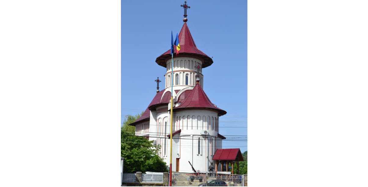 Foto: Monitorul de Suceava Doi ierarhi vor sfinţi biserica militară din Suceava