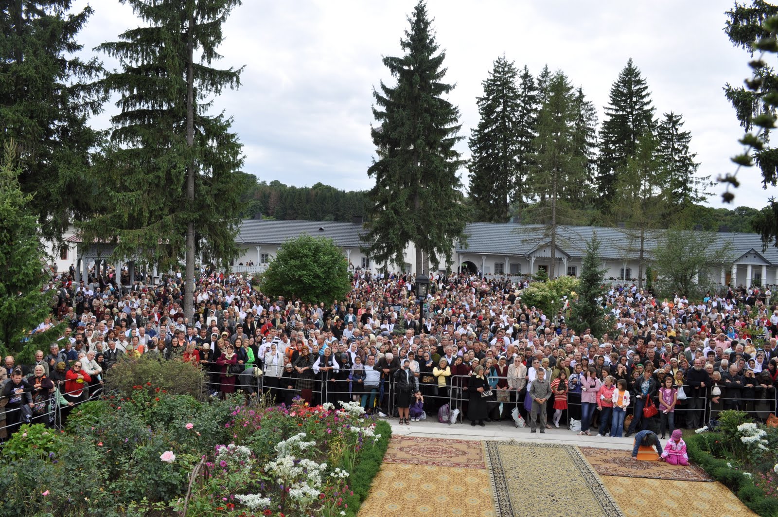 Hramul Naşterii Maicii Domnului în Mitropolia Moldovei şi Bucovinei