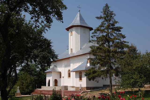 IPS Teofan va resfinţi biserica Mănăstirii Gorovei