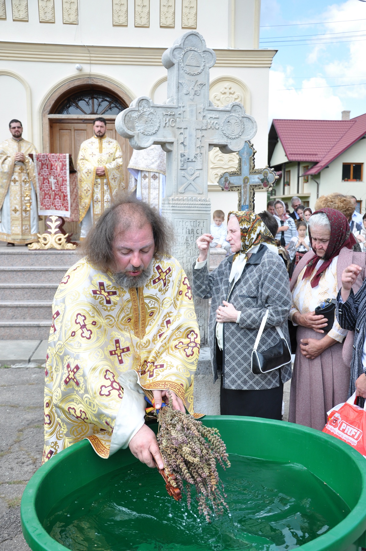 Tradiţii de Sfânta Maria Mică în parohia Capu Satului