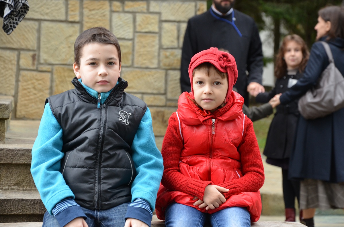 100 de preoţi, însoţiţi de preotese şi de copii, în conferinţă la Durău