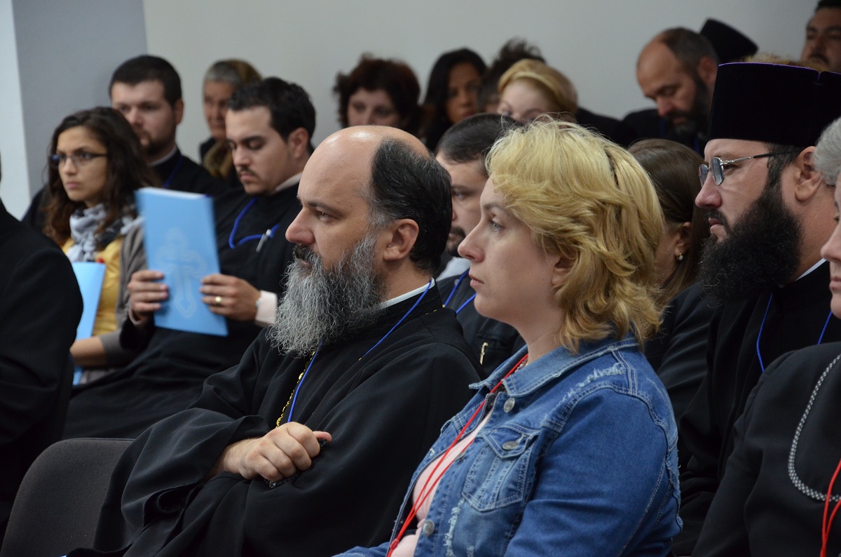 100 de preoţi, însoţiţi de preotese şi de copii, în conferinţă la Durău