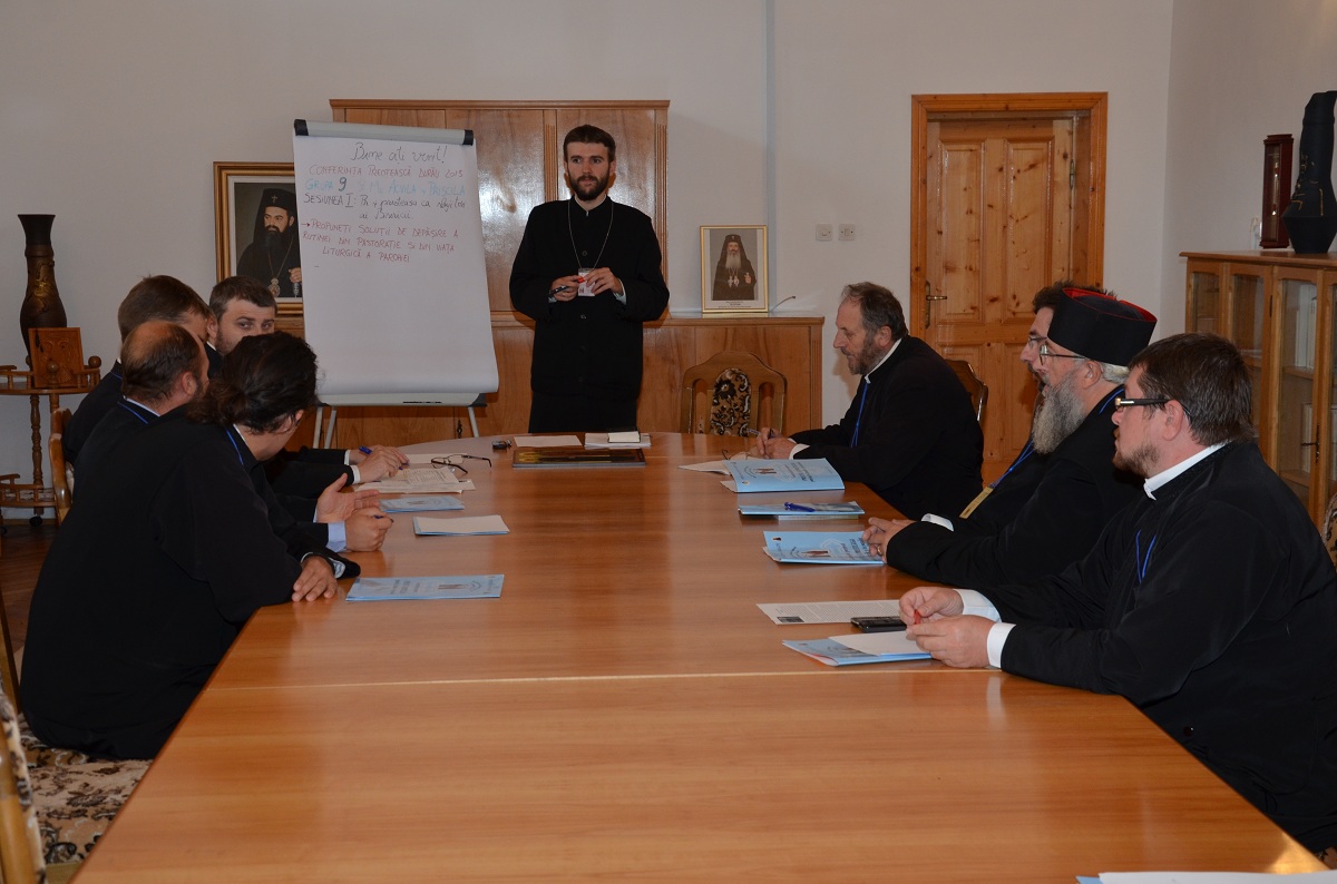 100 de preoţi, însoţiţi de preotese şi de copii, în conferinţă la Durău