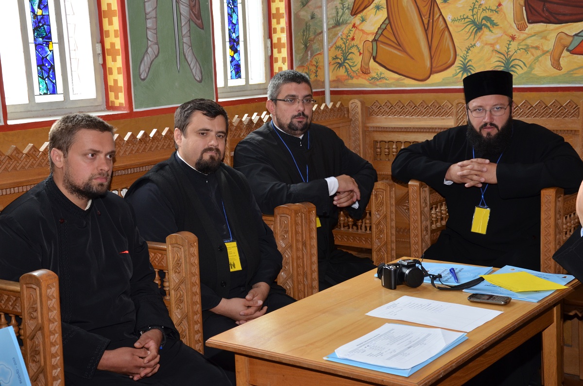 100 de preoţi, însoţiţi de preotese şi de copii, în conferinţă la Durău