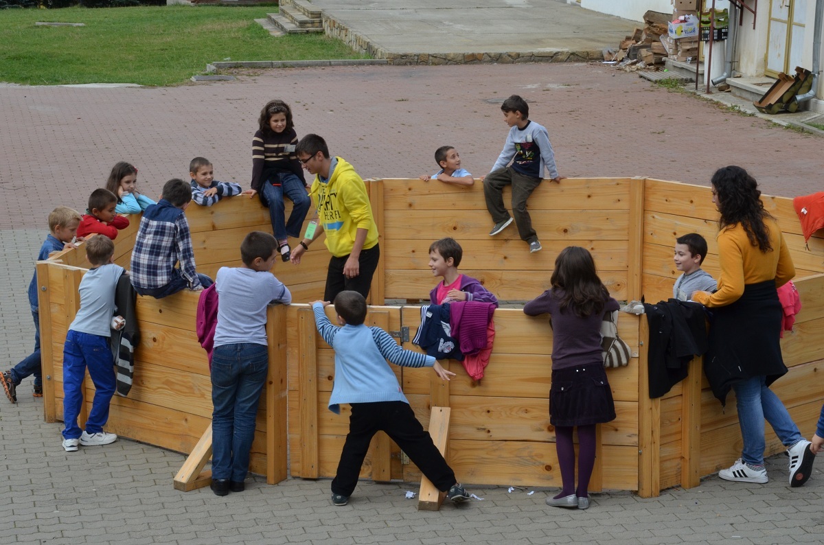 100 de preoţi, însoţiţi de preotese şi de copii, în conferinţă la Durău