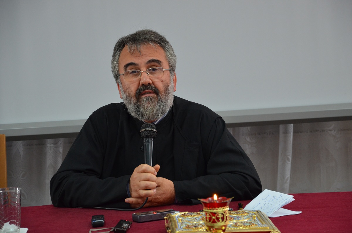 100 de preoţi, însoţiţi de preotese şi de copii, în conferinţă la Durău