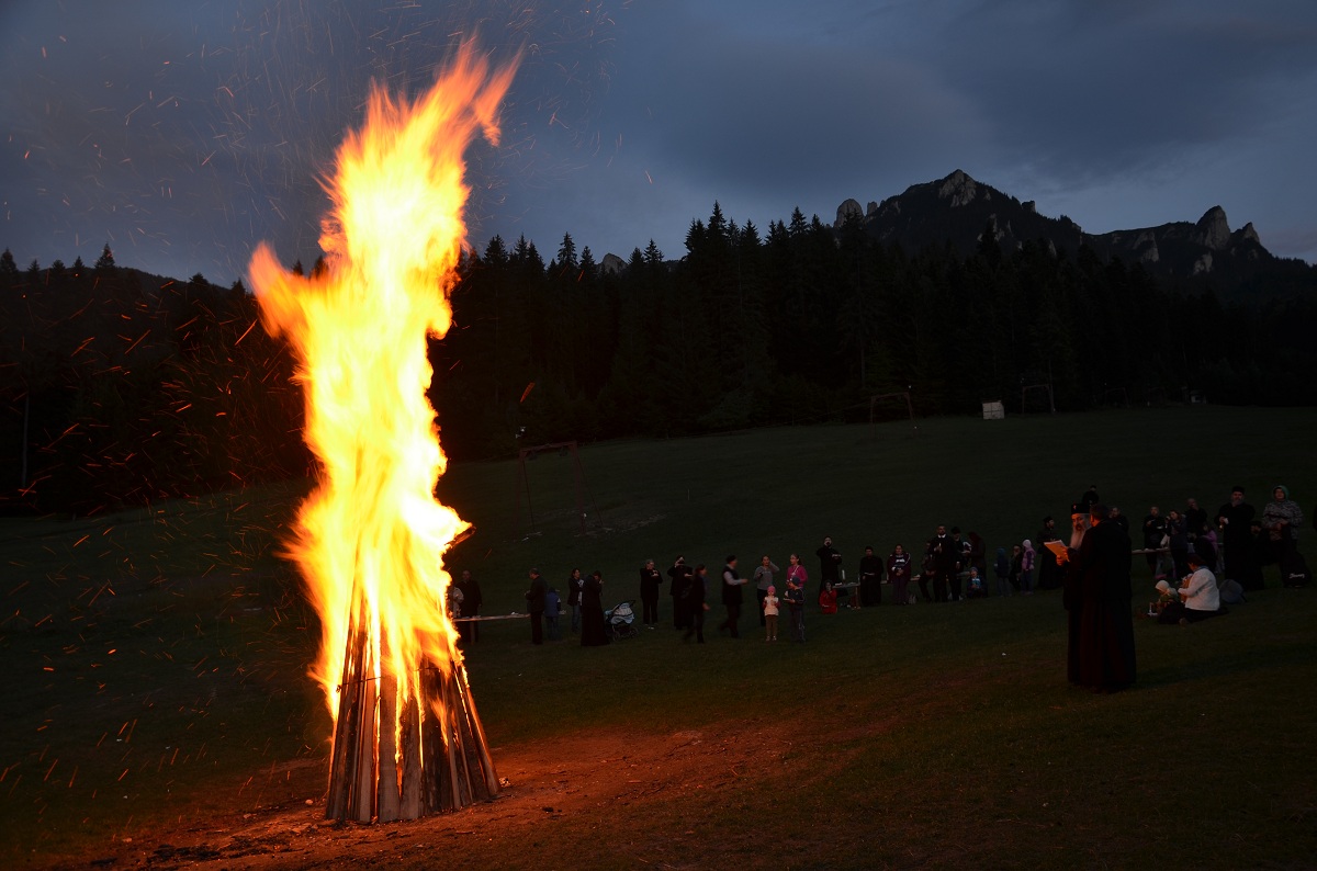 100 de preoţi, însoţiţi de preotese şi de copii, în conferinţă la Durău
