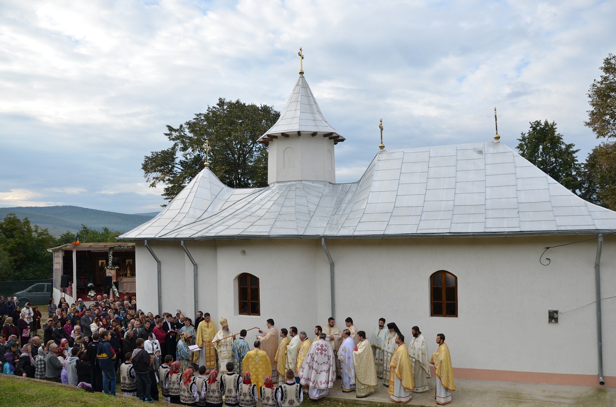 Biserica „Izvorul Tămăduirii” din localitatea Coșula, sfințită de IPS Mitropolit Teofan
