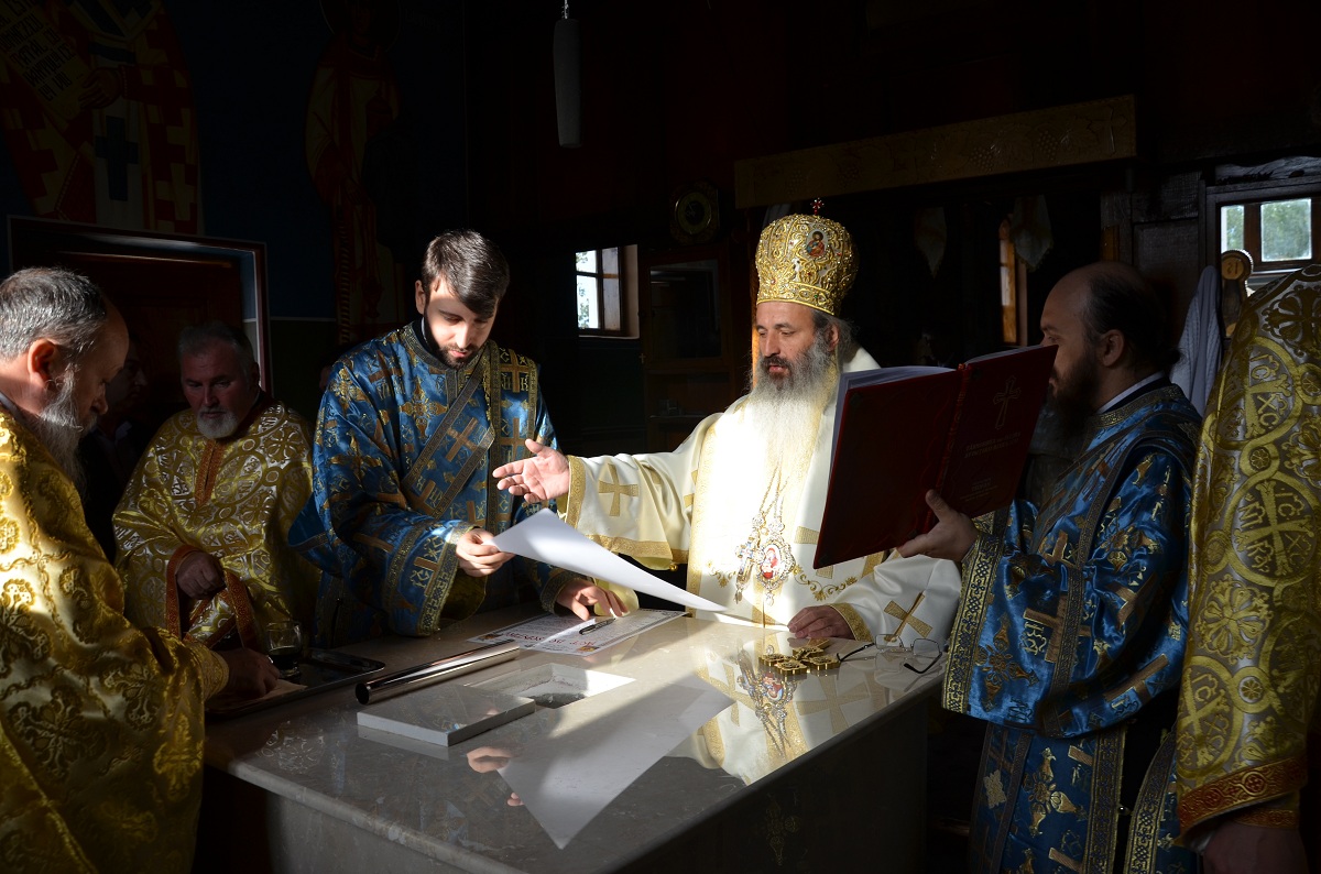 Biserica „Izvorul Tămăduirii” din localitatea Coșula, sfințită de IPS Mitropolit Teofan Biserica „Izvorul Tămăduirii” din localitatea Coșula, sfințită de IPS Mitropolit Teofan