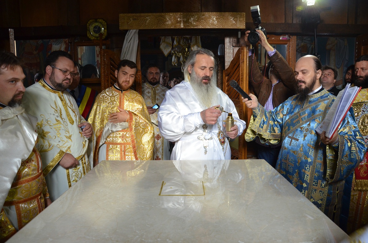 Biserica „Izvorul Tămăduirii” din localitatea Coșula, sfințită de IPS Mitropolit Teofan Biserica „Izvorul Tămăduirii” din localitatea Coșula, sfințită de IPS Mitropolit Teofan