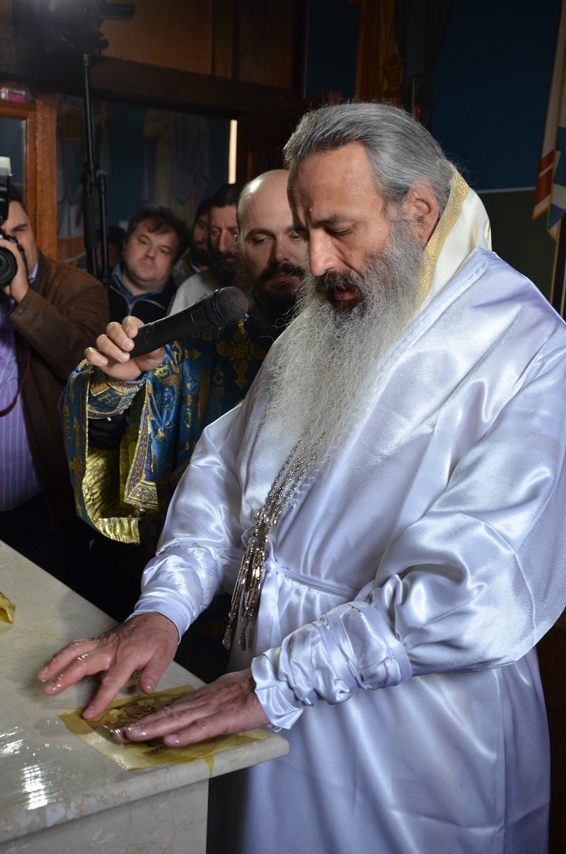 Biserica „Izvorul Tămăduirii” din localitatea Coșula, sfințită de IPS Mitropolit Teofan Biserica „Izvorul Tămăduirii” din localitatea Coșula, sfințită de IPS Mitropolit Teofan